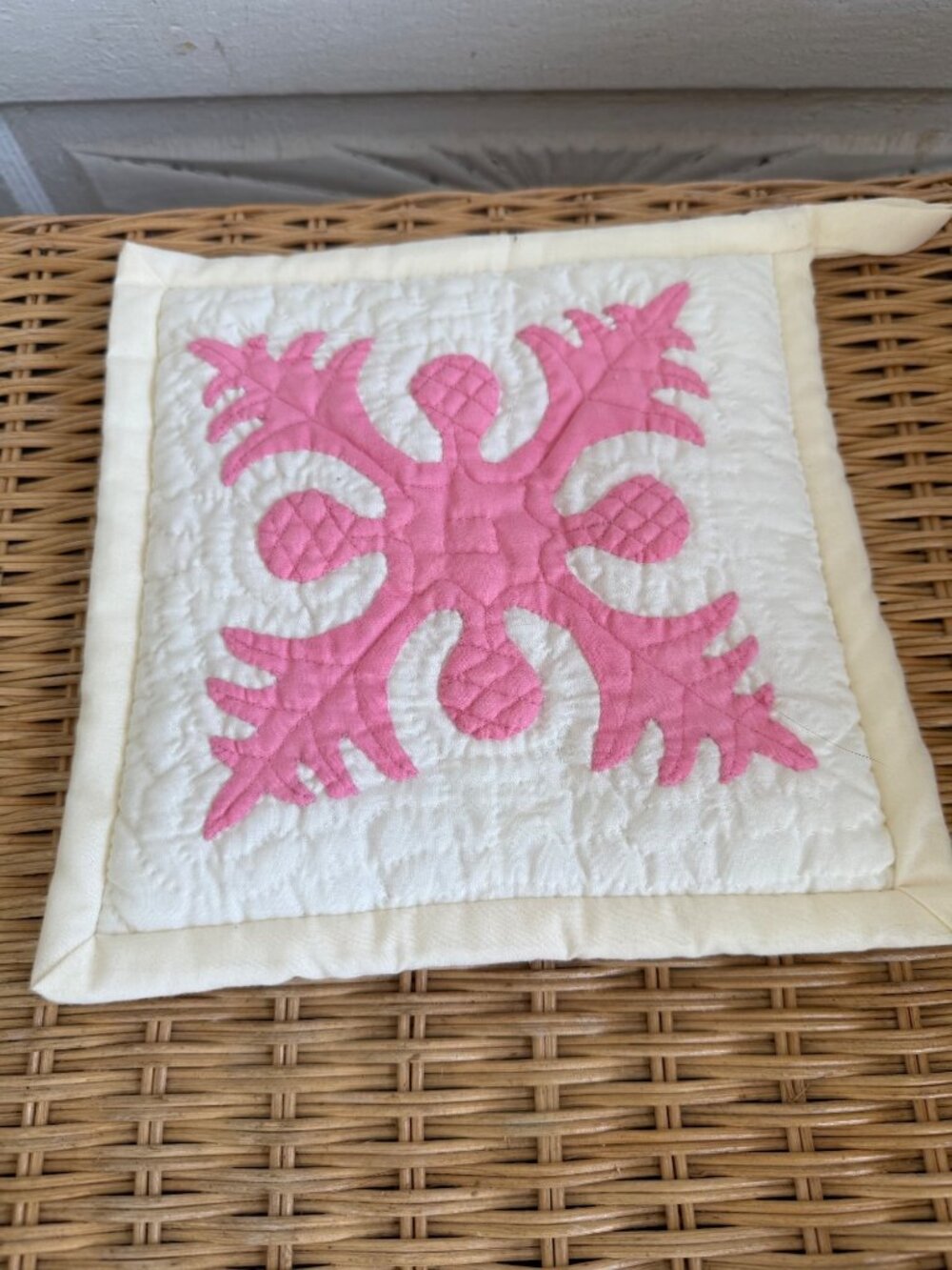 Vintage 60's Handmade Hawaiian Style Bread fruit pattern Quilt Pot Holder Pink
